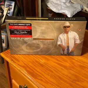 Garth Brooks 7-Disc Boxed Set